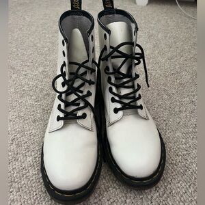 Doc Martin 1460 WOMEN'S SMOOTH LEATHER LACE UP BOOTS